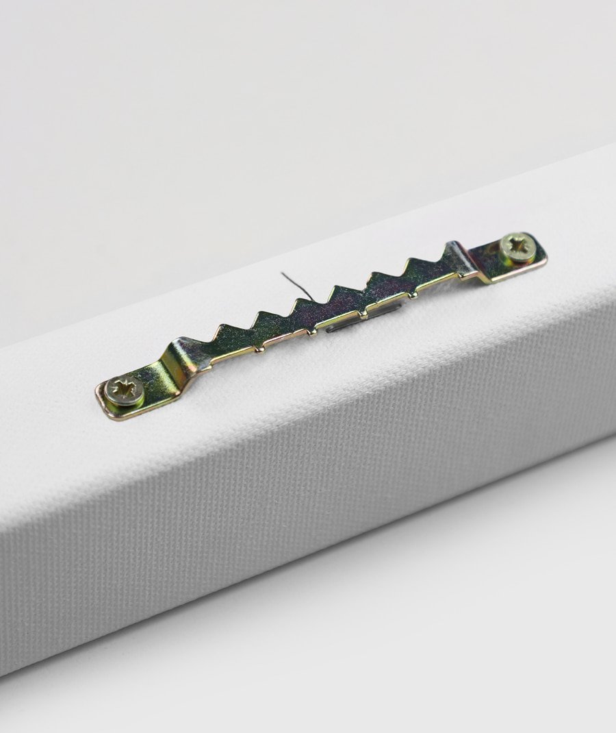 Accroche au dos de la toile